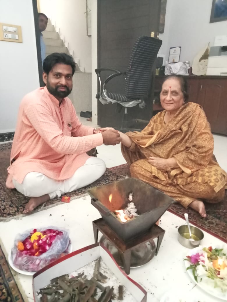Arya Samaj Pandit Ji for Shanti Havan Puja in Gurugram
